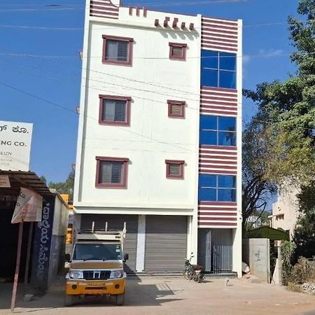 Hotel O Lakshmi Comfort Yelahanka Luaran gambar